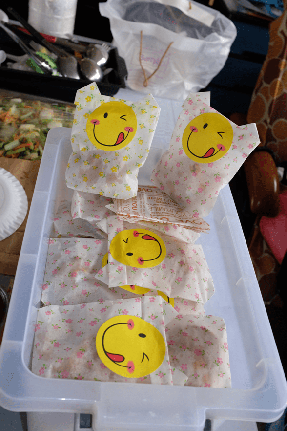 奇曲饼：全手工自制的奇曲饼以美味可口笑脸包装，希望孩子们感受到佳节的喜悦。